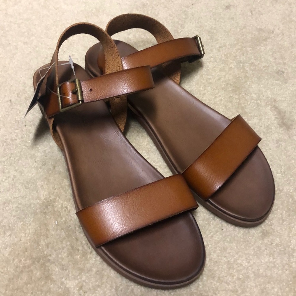 NWT Sandals size 8
